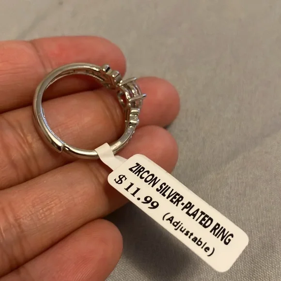 🌸 3/$15 Zircon silver plated ring - Picture 13 of 15